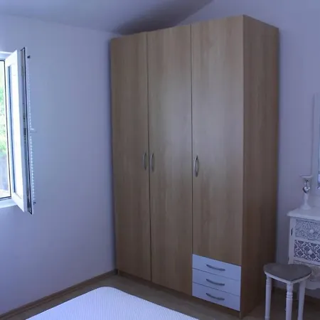 Apartman Luka With Large Terrace