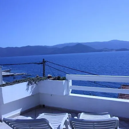 Luka With Large Terrace شقة